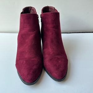 Wild Diva Burgundy / Black Suede Boots Size 6.